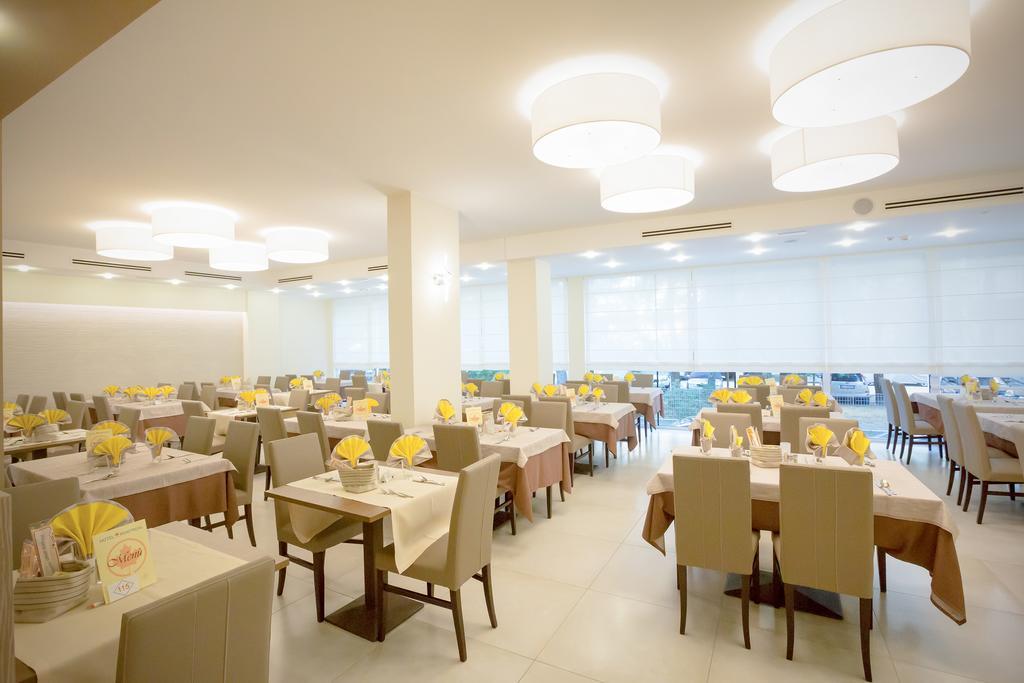 Hotel Montreal Bibione Exterior photo